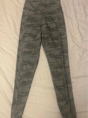 American Eagle Outfitters Green Camo High-Waist Leggings